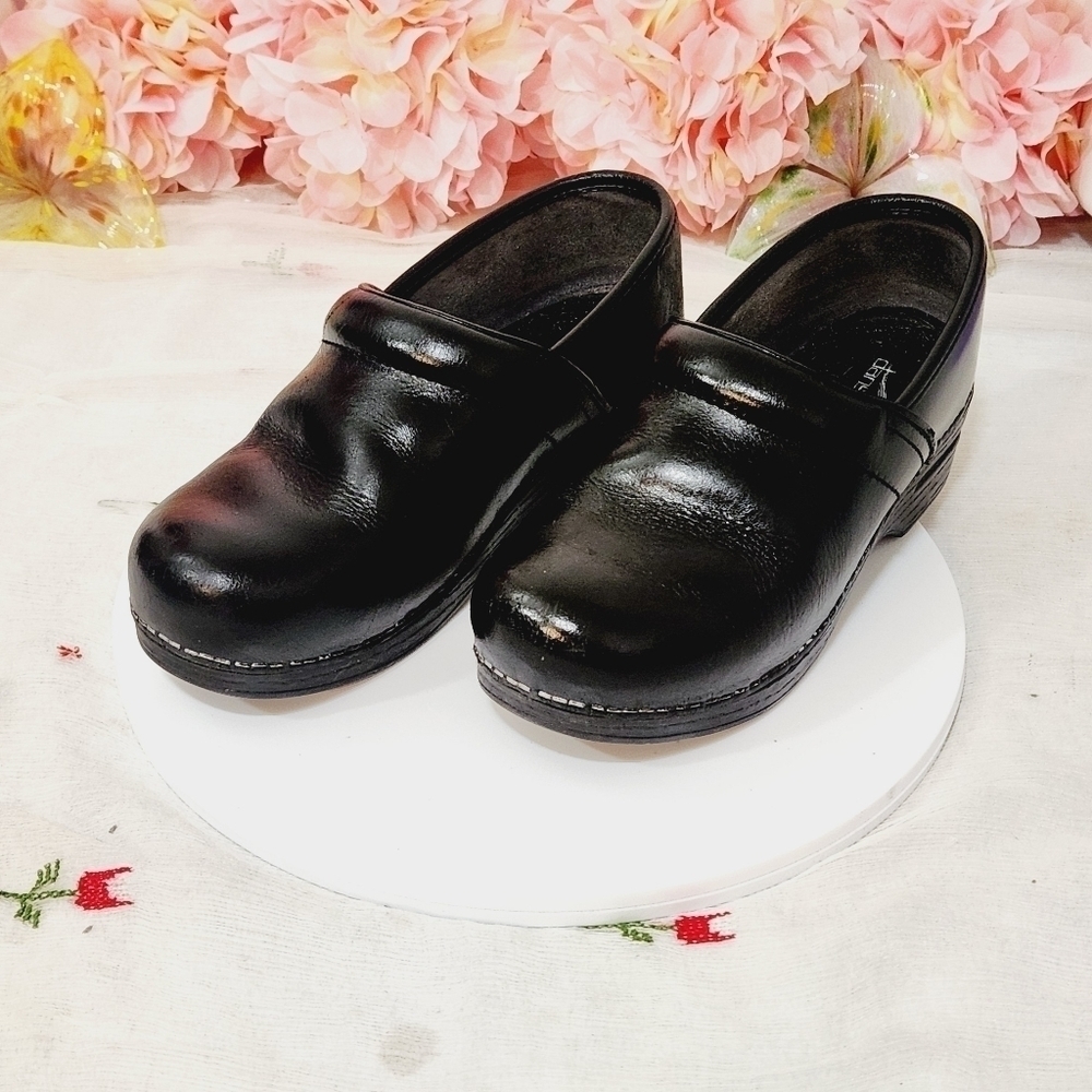 Women's Dansko Professional Boack Clogs Size: 7.5